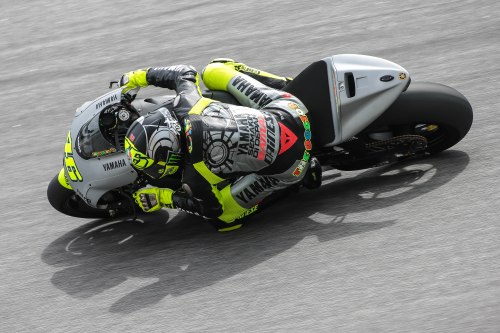 Valentino Rossi prueba la Yamaha M1 en los tests de MotoGP en Sepang